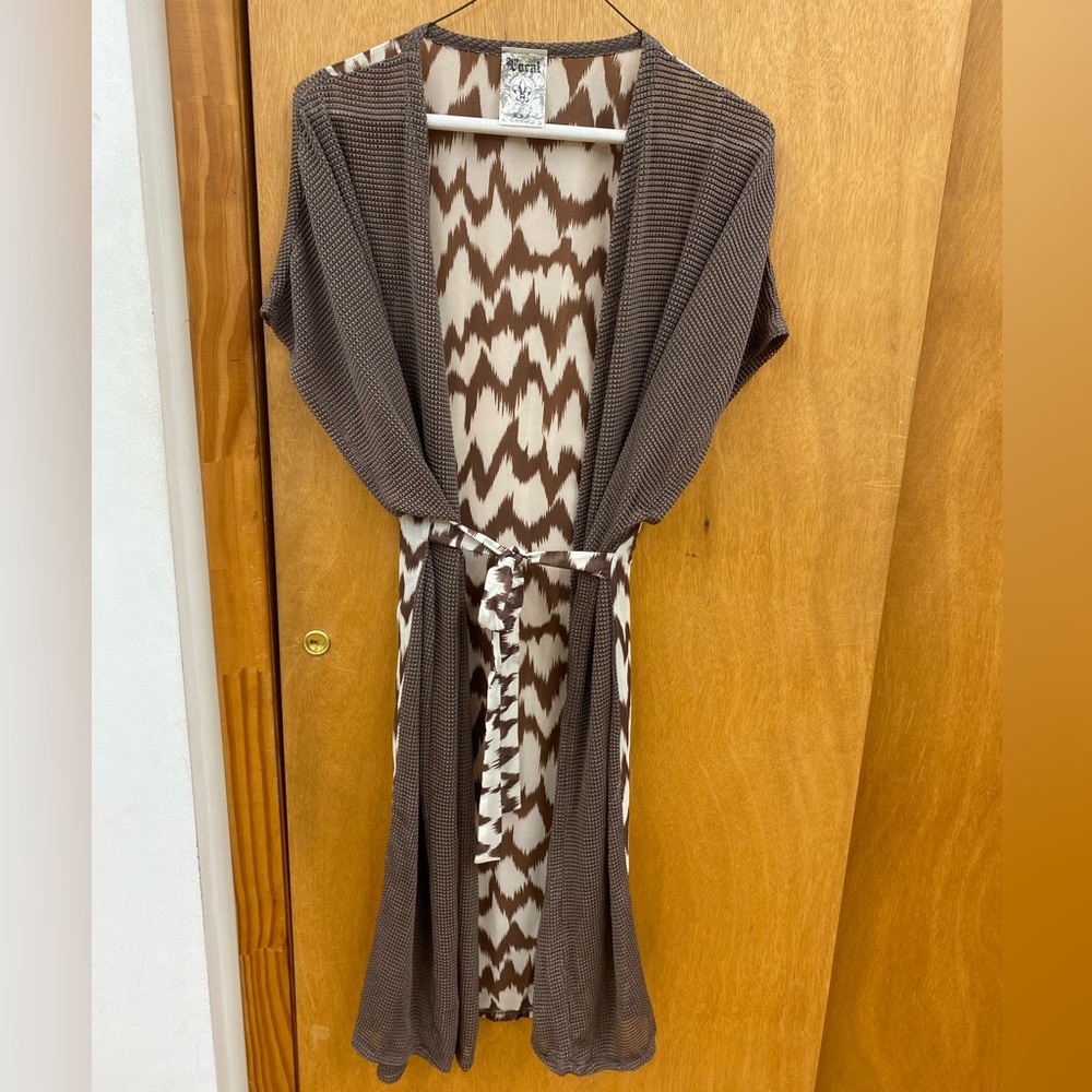 Vocal Open Front Short Sleeve Duster Front Brown Knit Back Graphic Print